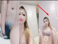 Memek Lebat Punya Dewita Sari Ngangkang di Toilet