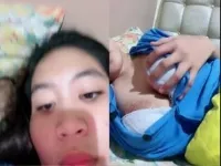 Dedek Cynthiara Remas Buah Dada