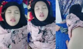 Aurelia Jilbab Mendesah Ngentot Merem Melek
